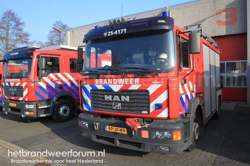 25-4171 Hulpverleningsvoertuig