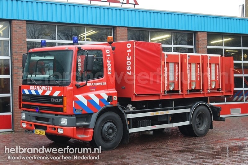 01-3083 Haakarmvoertuig