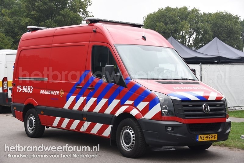 15-9683 Personen/materialen voertuig