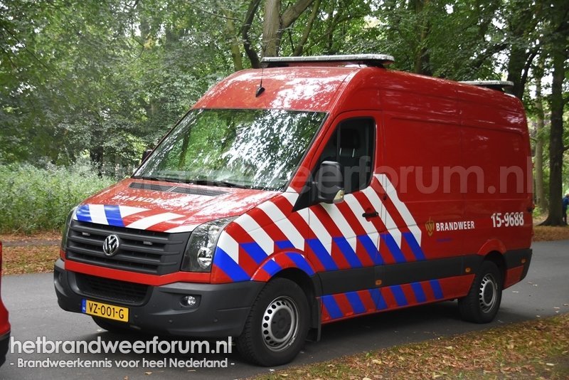 15-9688 Personeels/materiaal voertuig