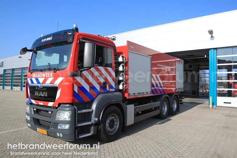 25-8062 Schuimblusvoertuig