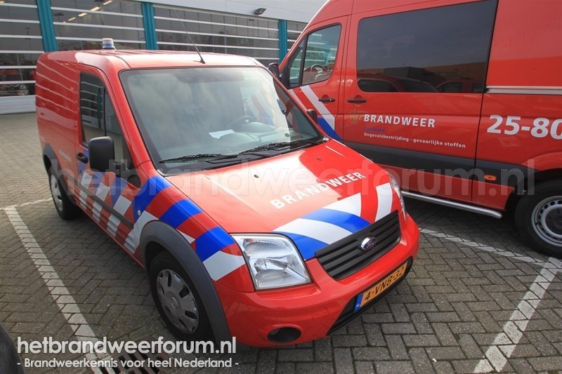 25-8203 Personeels/Materiaalvoertuig (4-VNB-32)