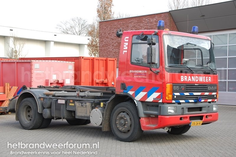 09-HA-UML Haakarmvoertuig (VX-34-NJ)