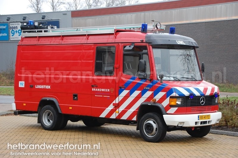 09-PM-UML Personeels/Materiaalvoertuig (BX-41-TZ)