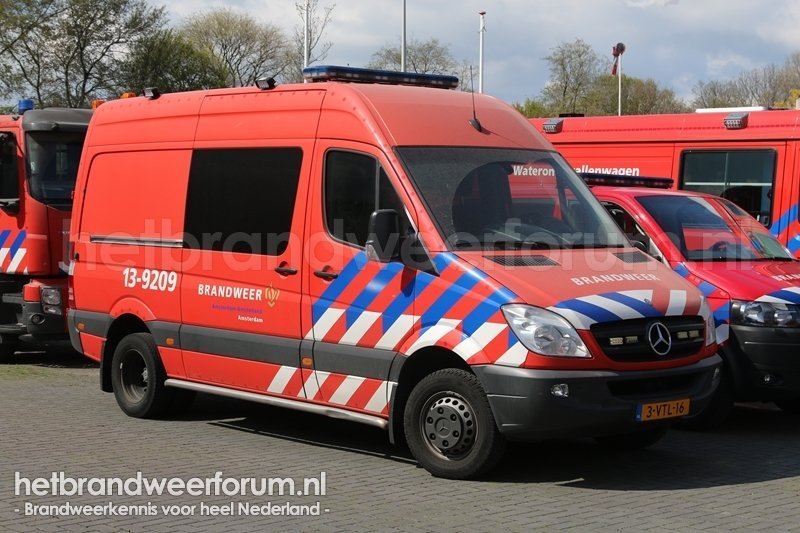 13-9209 Personeels/Materiaalvoertuig