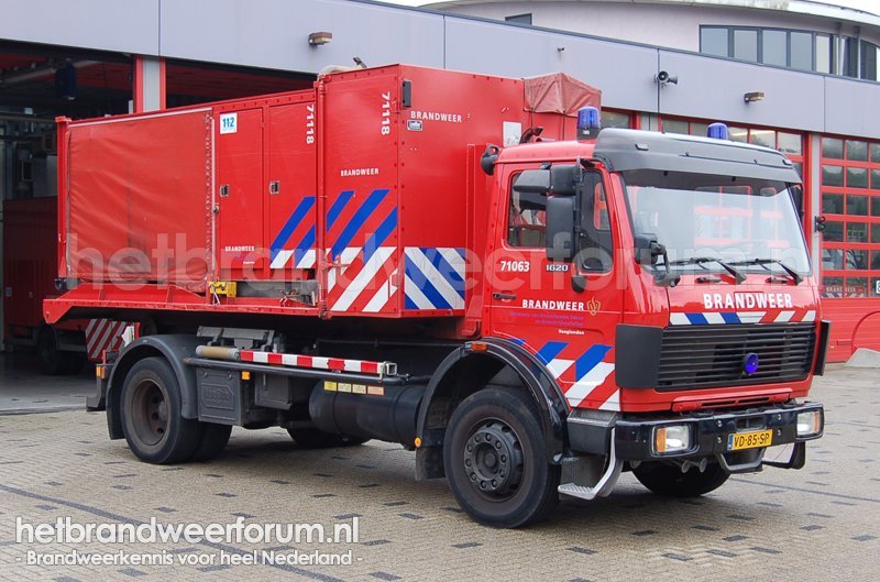 71 063 Haakarmvoertuig