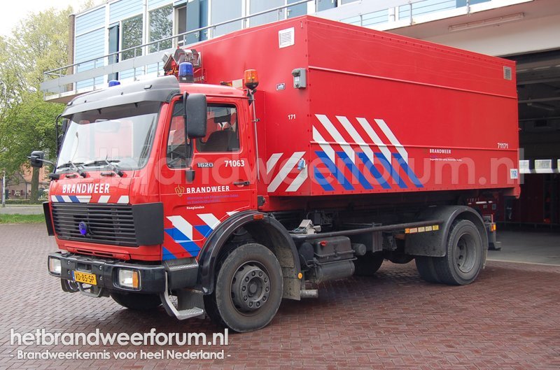 71 063 Haakarmvoertuig