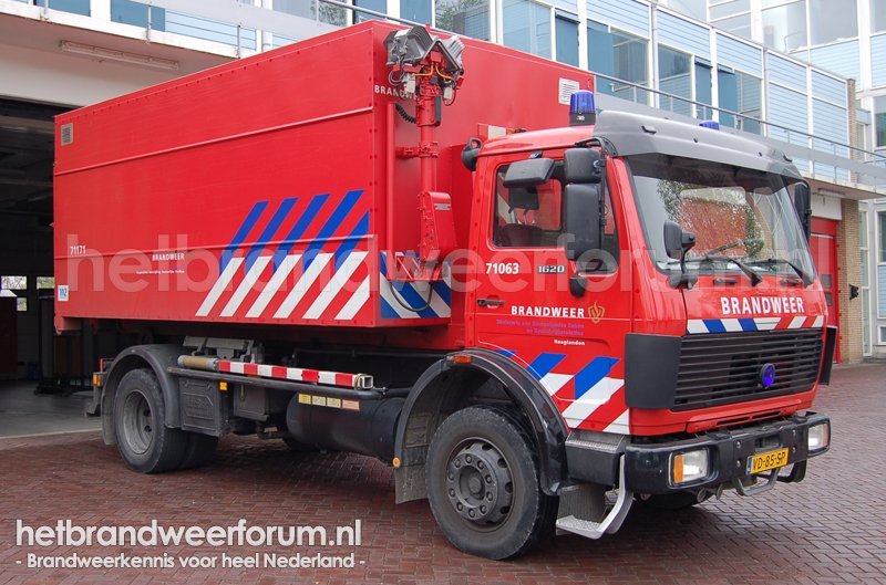 71 063 Haakarmvoertuig