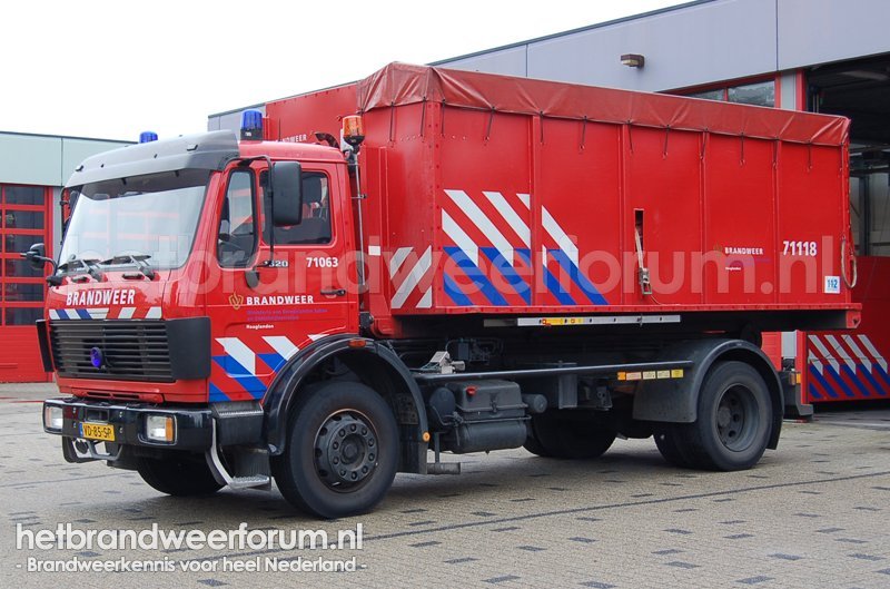 71 063 Haakarmvoertuig