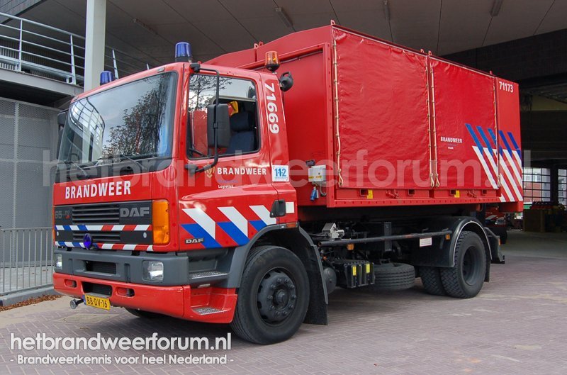 71 669 Haakarmvoertuig