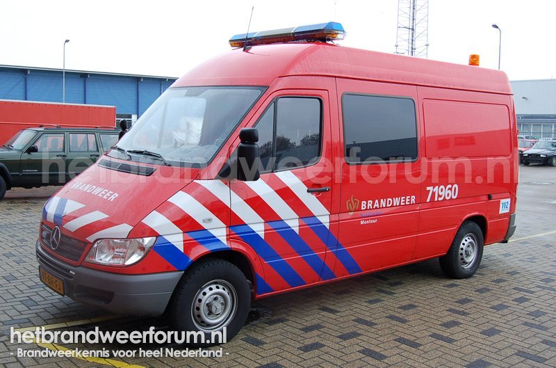 71 960 Personen/materialen voertuig