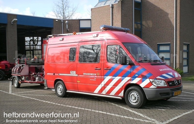 21-0381 Personeels/Materiaalvoertuig (87-BT-XS)