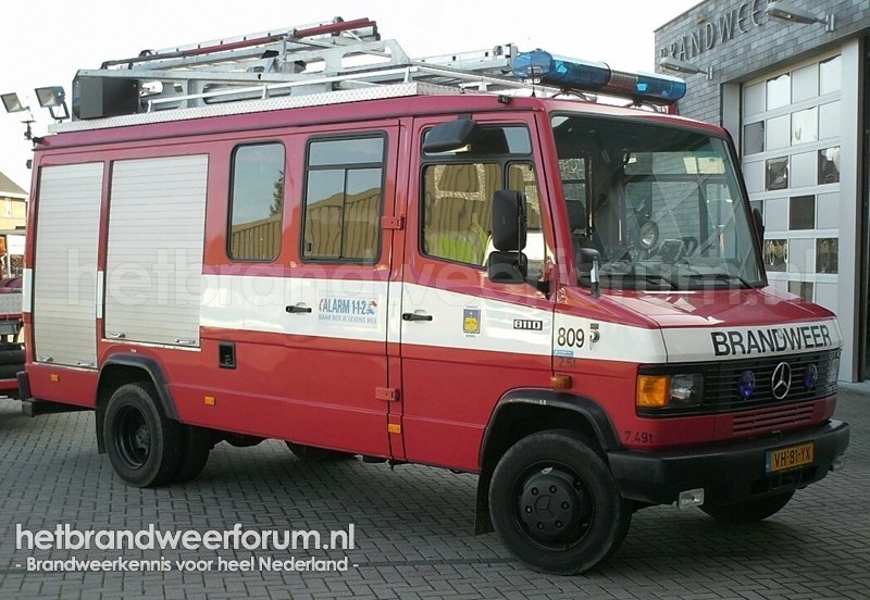 21-809 Personeels/Materiaalvoertuig (VH-81-YX)