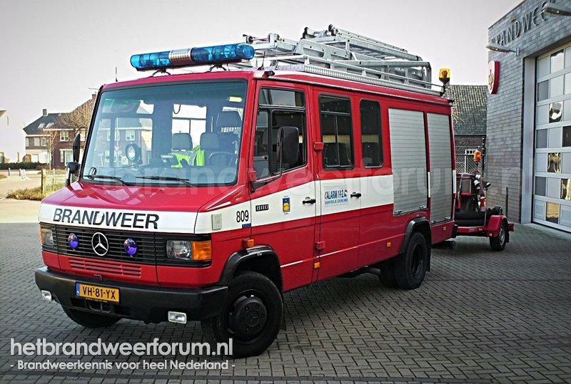 21-809 Personeels/Materiaalvoertuig (VH-81-YX)