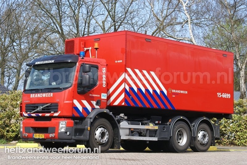 15-6680 Haakarmvoertuig