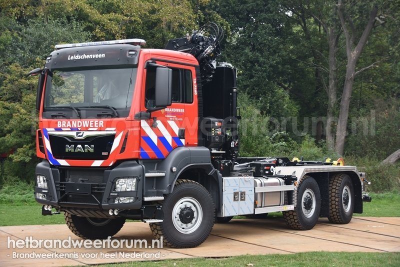 15-7480 Haakarmvoertuig