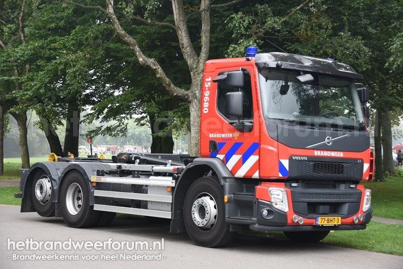 15-9680 Haakarmvoertuig