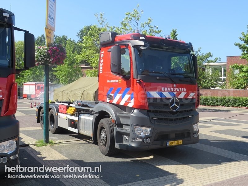 16-9280 Haakarmvoertuig