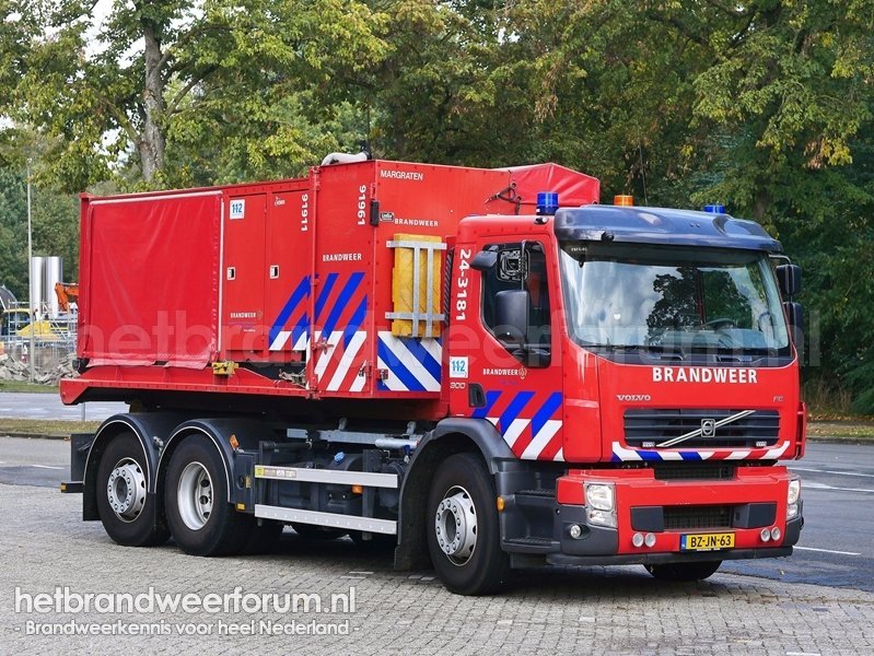 24-3181 Haakarmvoertuig