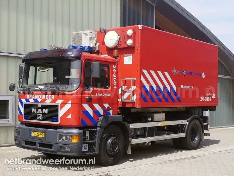 24-3681 Haakarmvoertuig