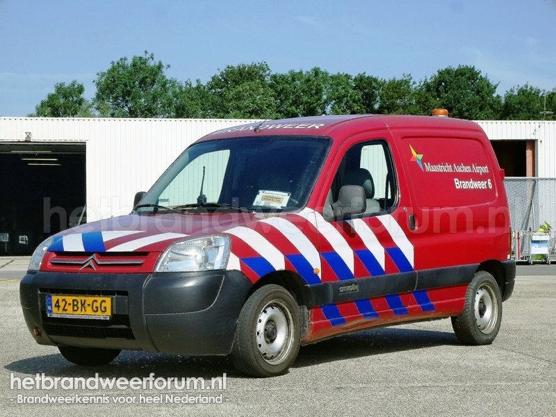 6 Personeel/Materiaalvoertuig