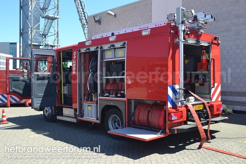 04-2884 Personeel/Materiaalvoertuig