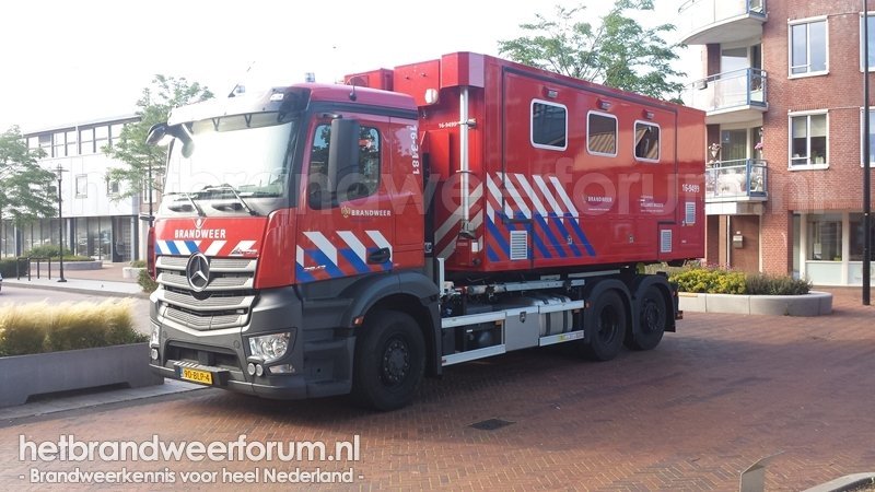 16-3181 Haakarmvoertuig