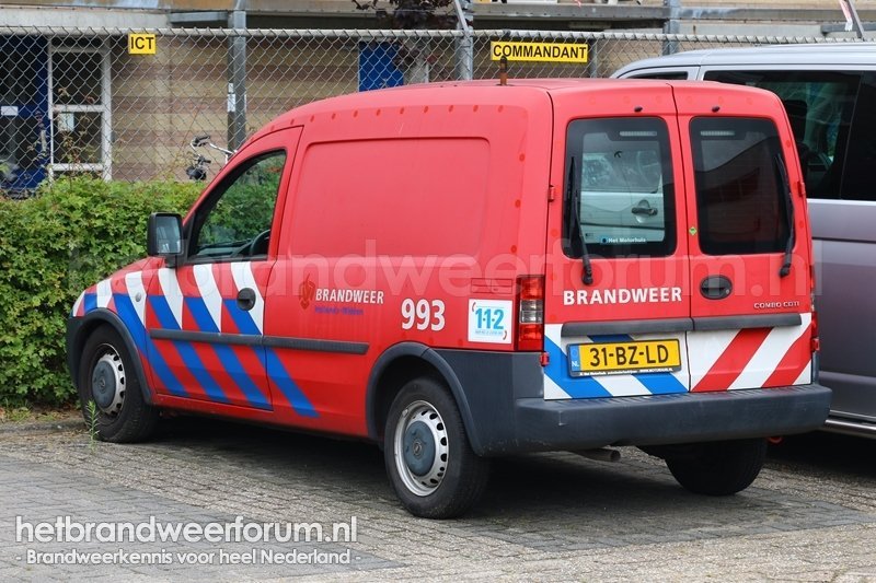 16-993 Personeel/Materiaalvoertuig