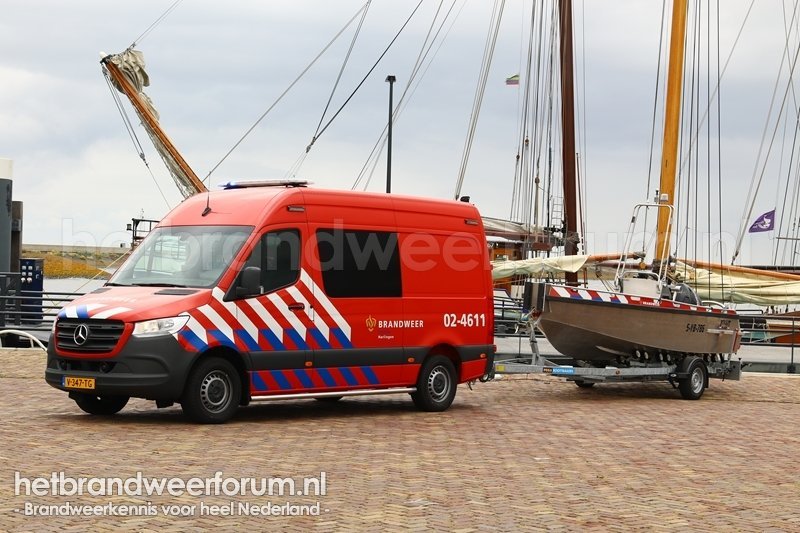 02-4611 Personeel/Materiaalvoertuig