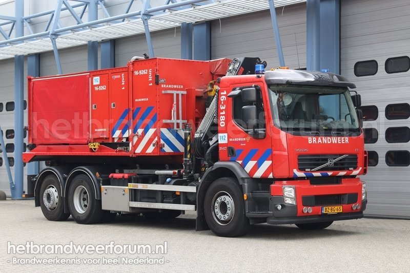 16-3180 Haakarmvoertuig