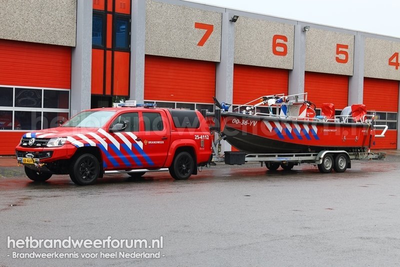 25-4112 Personeel/Materiaalvoertuig