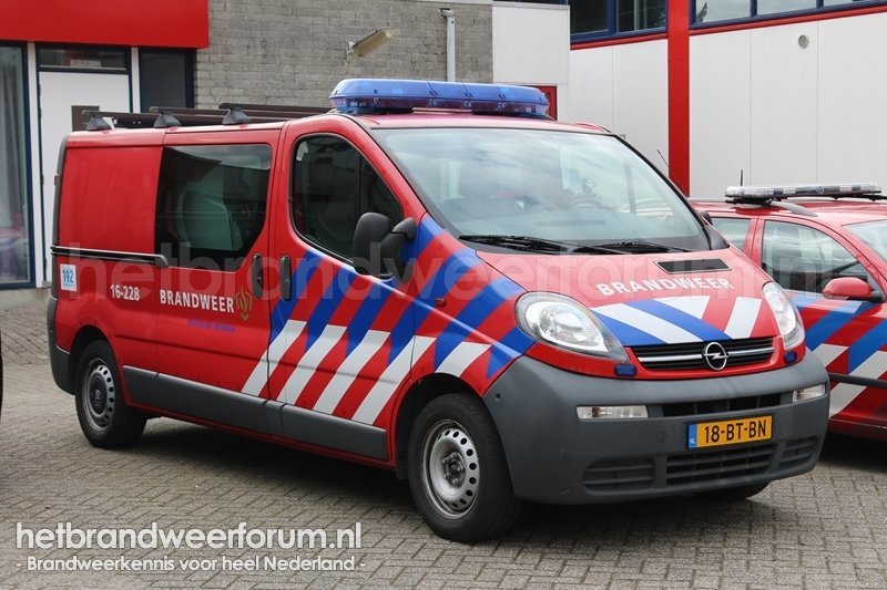 16-228 Personeel/Materiaalvoertuig