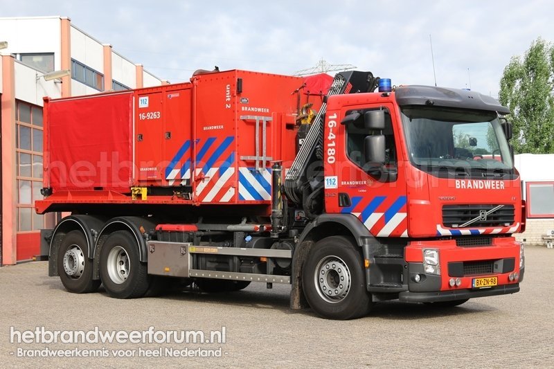 16-4180 Haakarmvoertuig