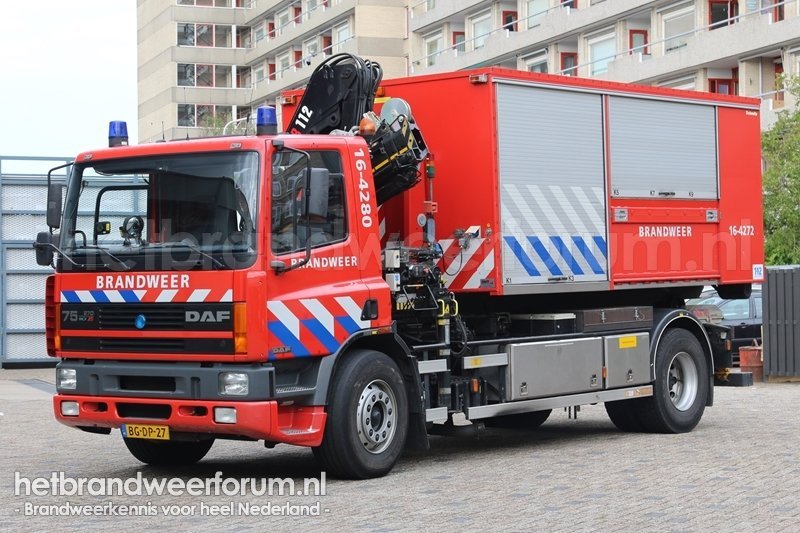 16-4280 Haakarmvoertuig