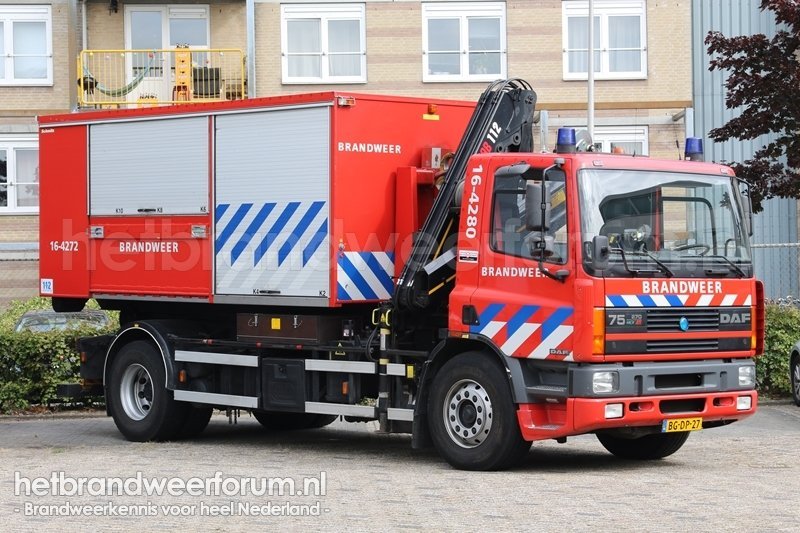 16-4280 Haakarmvoertuig