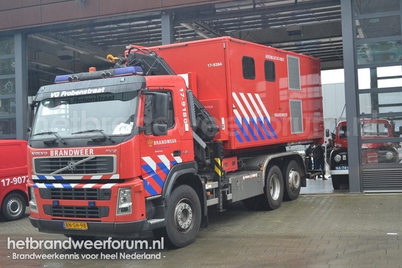 17-9180 Haakarmvoertuig