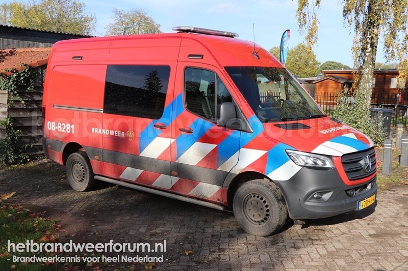 08-8281 Personeels/Materiaalvoertuig