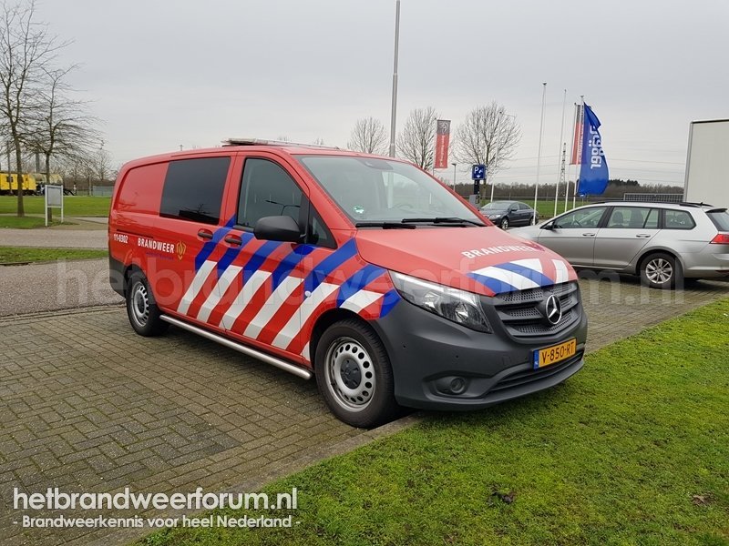 11-0302 Personeels/Materiaalvoertuig