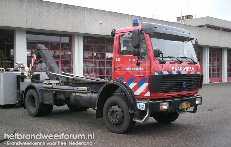 80-680 Haakarmvoertuig (BZ-75-KR)