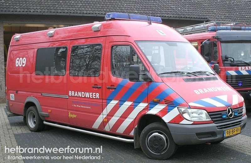 21-3281 Personeel/Materiaalvoertuig (98-BF-RV)