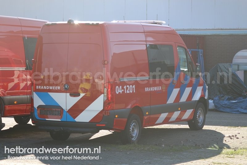 04-1201 Personeel/Materiaalvoertuig