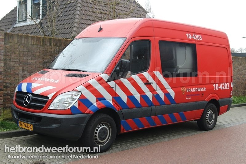 10-4203 Personeel/Materiaalvoertuig