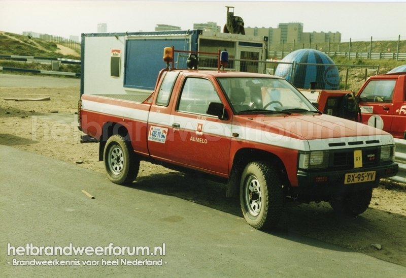 27-692 Personeel/Materiaalvoertuig (BX-95-YV)