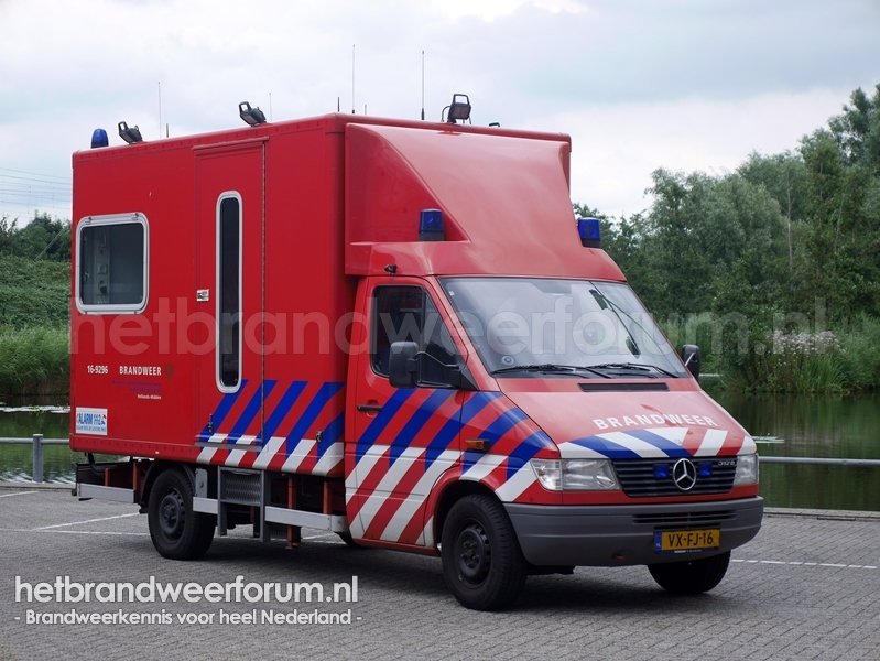 16-9296 Verbinding/Commandovoertuig (VX-FJ-16)