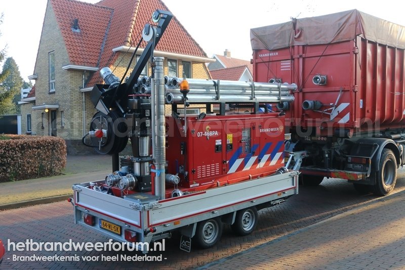 07-9369 Bronpompaanhanger