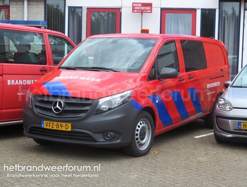 16 Personeel/Materiaalvoertuig (VFZ-89-D)