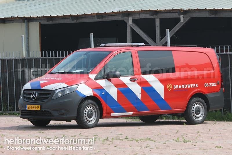 08-2382 Personeel/Materiaalvoertuig