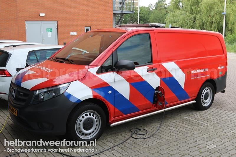 11-8002 Personeels/Materiaalvoertuig