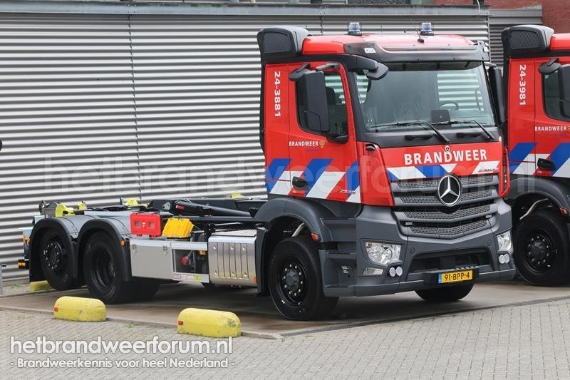 24-3881 Haakarmvoertuig