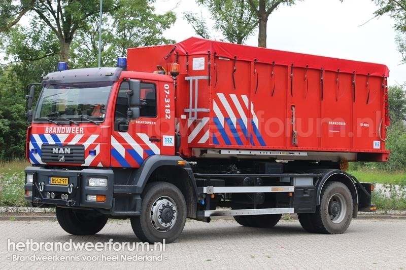 07-3182 Haakarmvoertuig